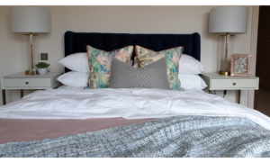 Blue textured bed quilt